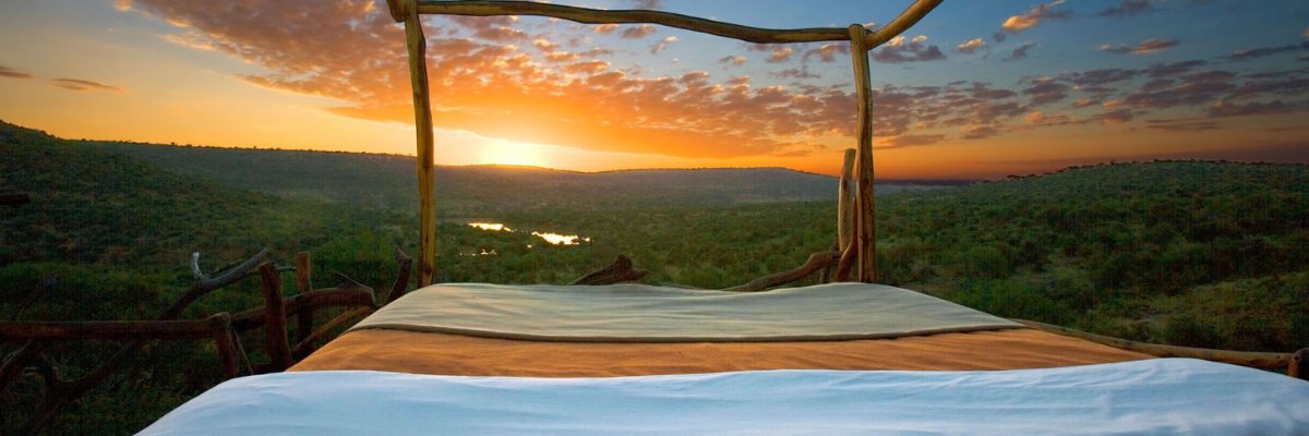 【 顶级肯尼亚8天5晚】与长颈鹿共进庄园早餐。野奢下榻星光之床、海明威青睐的丛林/马背游猎、热气球之旅、探访马赛村/大象孤儿院、