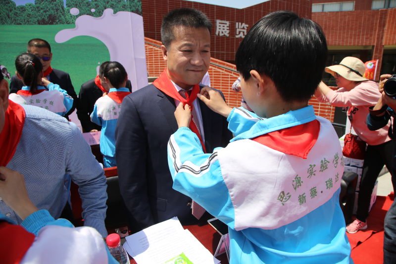 花花牛：让数万河南贫困学生喝上营养健康的牛奶