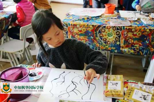 枫华小学部特色课：在彩墨和素描的课堂上肆意创想