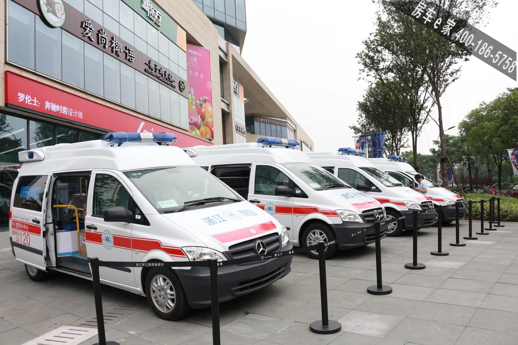 各地市配备奔驰牌救护车，承担医疗急救为生命护航