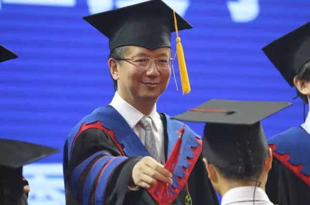 浙江大学2017届研究生毕业典礼丨从此,你是我的母校,我是你的校友 浙江大学2017届研究生毕业典礼丨从此,你是我的母校,我是你的校友