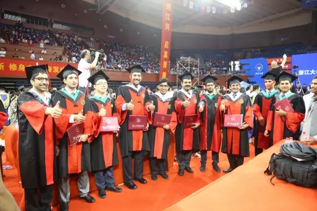 浙江大学2017届研究生毕业典礼丨从此,你是我的母校,我是你的校友 浙江大学2017届研究生毕业典礼丨从此,你是我的母校,我是你的校友