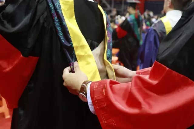浙江大学2017届研究生毕业典礼丨从此,你是我的母校,我是你的校友 浙江大学2017届研究生毕业典礼丨从此,你是我的母校,我是你的校友