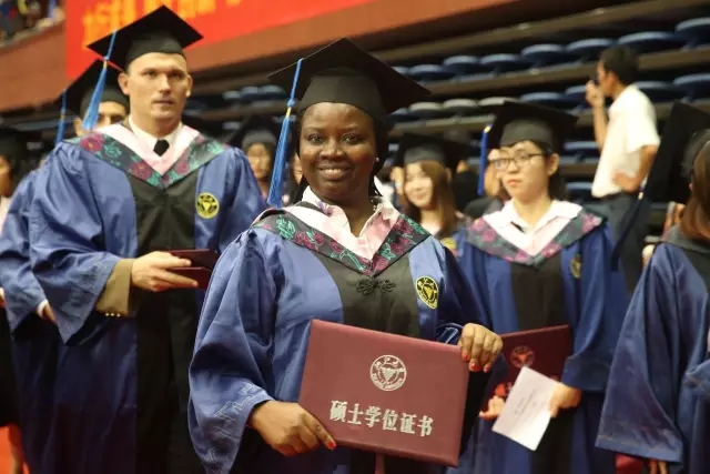 浙江大学2017届研究生毕业典礼丨从此,你是我的母校,我是你的校友 浙江大学2017届研究生毕业典礼丨从此,你是我的母校,我是你的校友