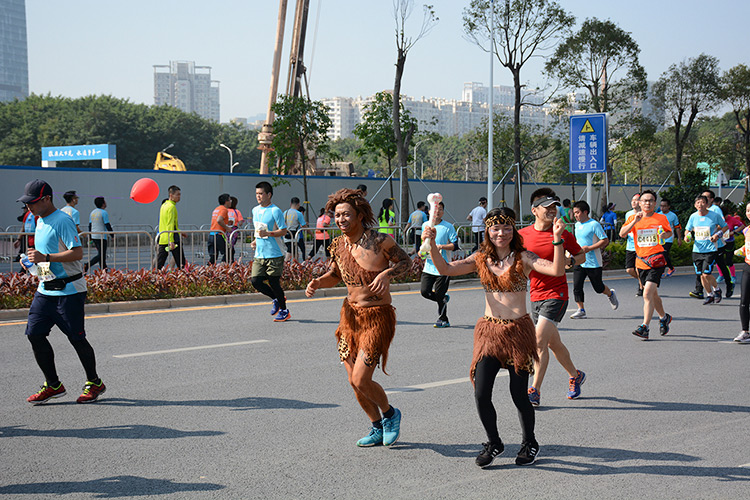 思邁達參加2016深圳國際馬拉松