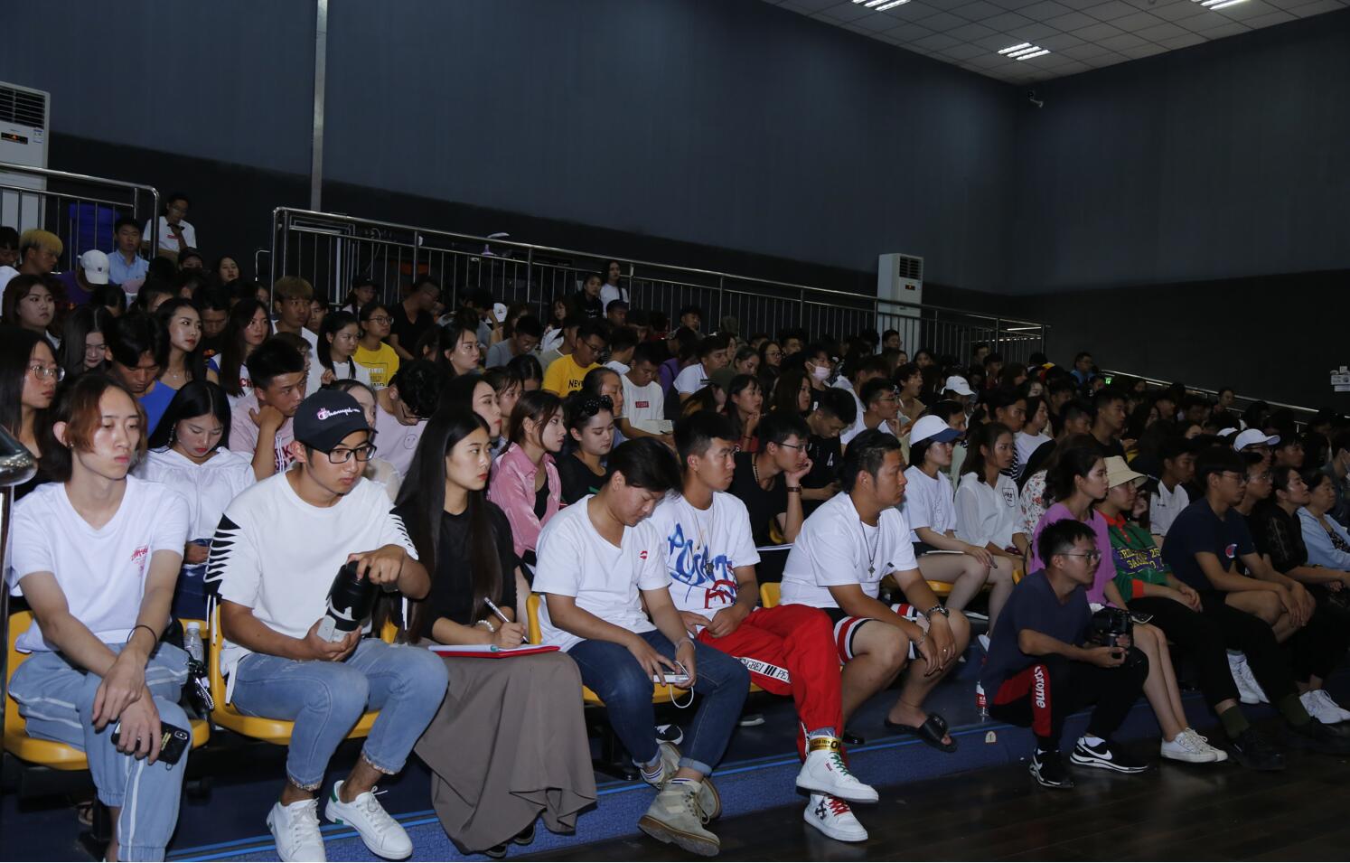 国家一级演员臧金生做客北京演艺专修学院名人講堂 国家一级演员臧金生做客北京演艺专修学院名人講堂