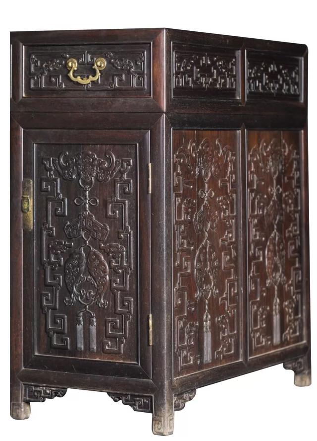 1980年花1400块钱买来的紫檀写字台,深藏38年后,在今天…… 1980年花1400块钱买来的紫檀写字台,深藏38年后,在今天……
