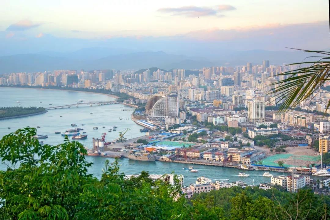 人民日报 | 把自由贸易试验区建成新时代改革开放新高地 人民日报 | 把自由贸易试验区建成新时代改革开放新高地