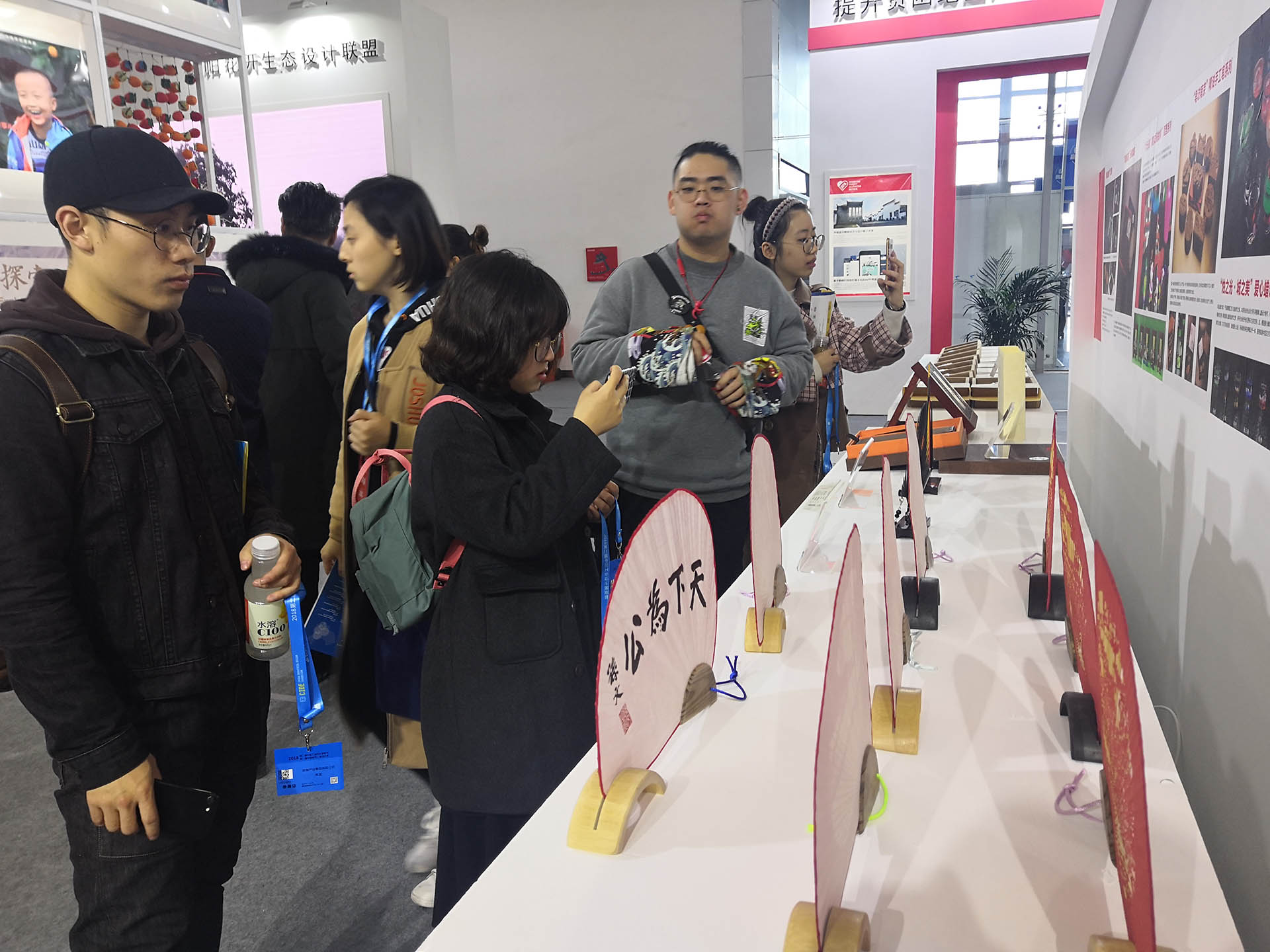 设计扶贫、非遗创新——瀚港文创产品第二届中国工业设计展受关注 设计扶贫、非遗创新——瀚港文创产品第二届中国工业设计展受关注