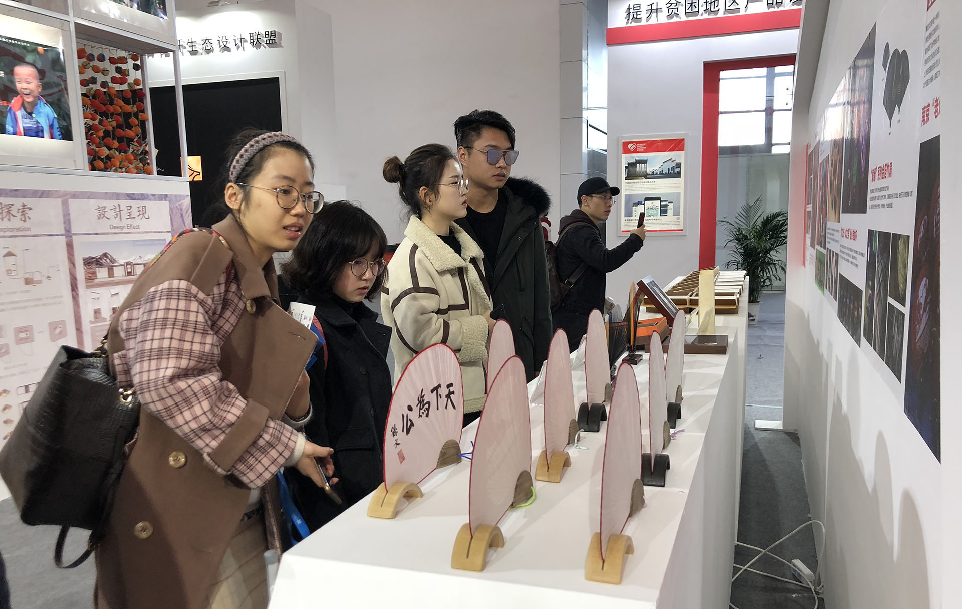 设计扶贫、非遗创新——瀚港文创产品第二届中国工业设计展受关注 设计扶贫、非遗创新——瀚港文创产品第二届中国工业设计展受关注