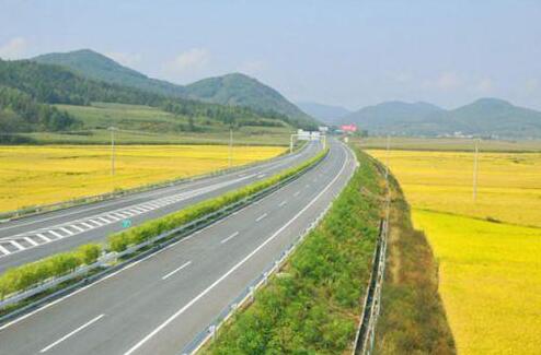 有没想过,为什么高速公路不装路灯?原因是这样的 有没想过,为什么高速公路不装路灯?原因是这样的