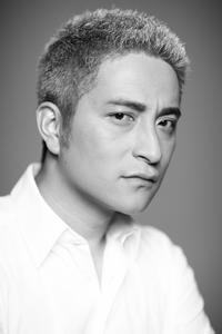 为什么现在的很多男人年纪轻轻就长白发? 为什么现在的很多男人年纪轻轻就长白发?