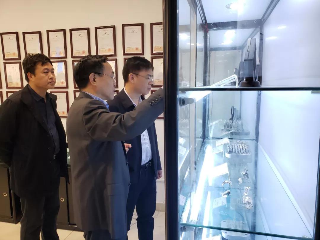 广州市工信委张晓波主任莅临广州雷佳增材科技有限公司参观考察 广州市工信委张晓波主任莅临广州雷佳增材科技有限公司参观考察