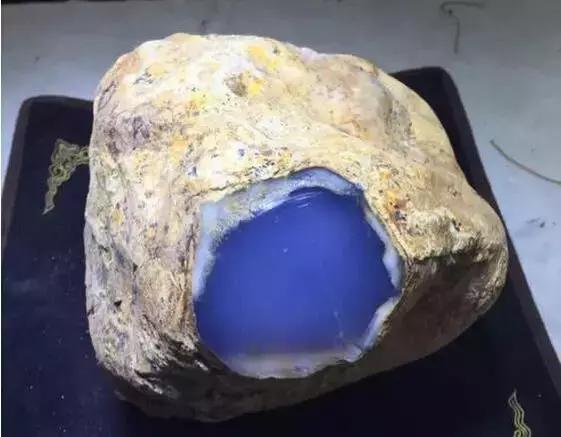 玛瑙和玉髓是不是一样的 玛瑙和玉髓是不是一样的