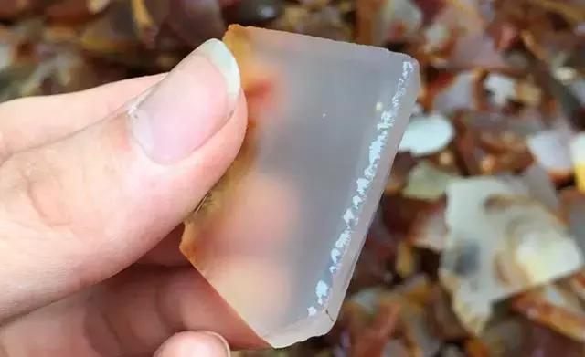 玛瑙和玉髓是不是一样的 玛瑙和玉髓是不是一样的