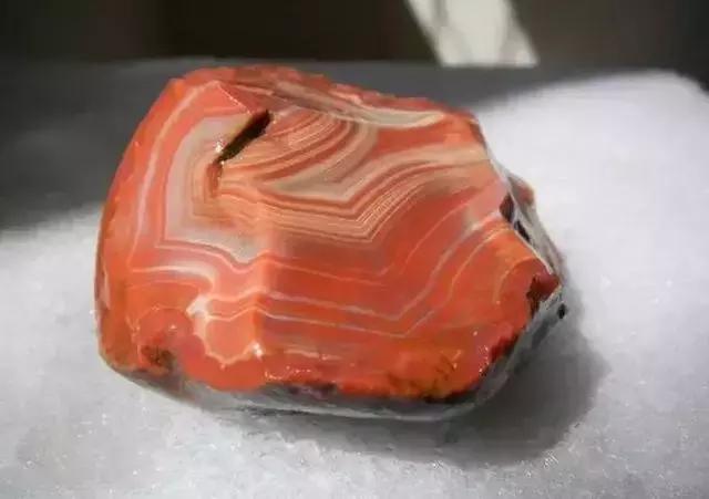 玛瑙和玉髓是不是一样的 玛瑙和玉髓是不是一样的