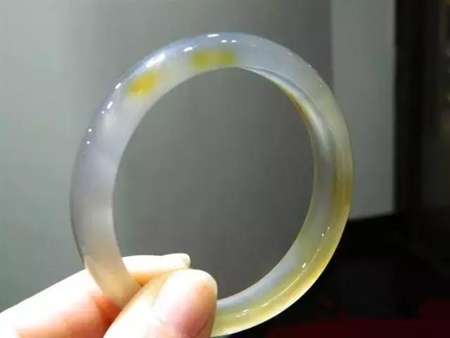 玛瑙和玉髓是不是一样的 玛瑙和玉髓是不是一样的