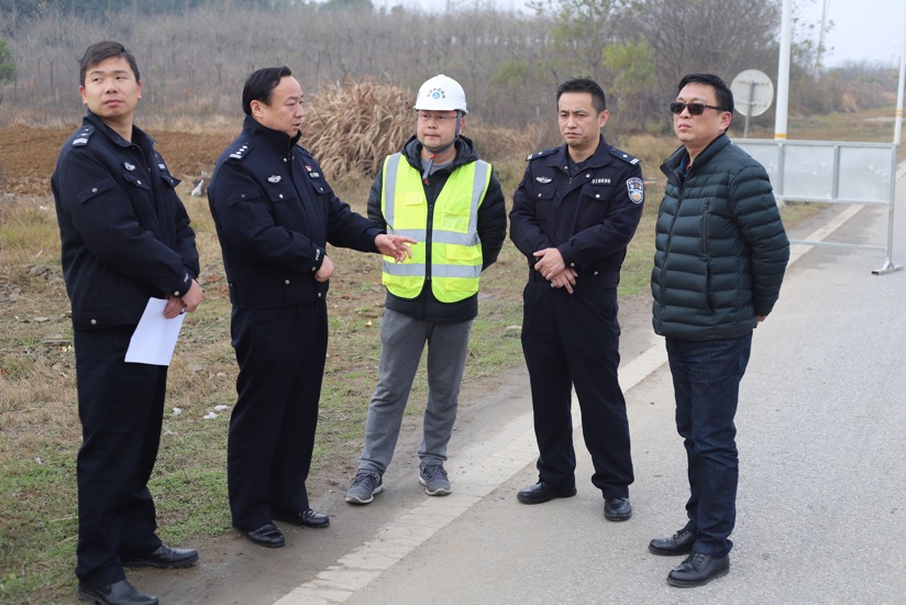 武漢市交管局和東新大隊領(lǐng)導(dǎo)蒞臨 武陽高速公路項目檢查指導(dǎo)工作