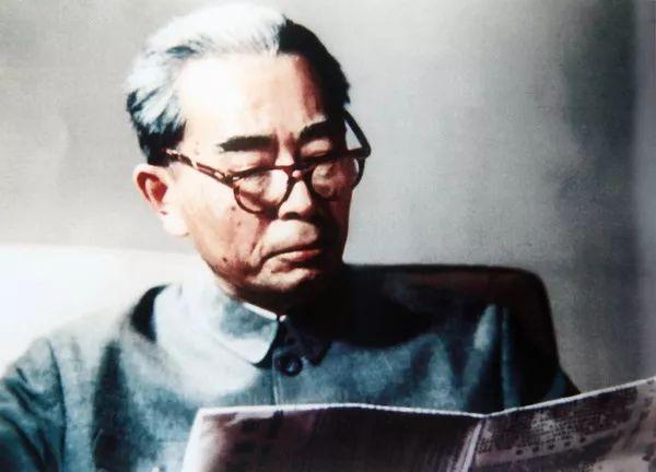 1980年花1400块钱买来的紫檀写字台,深藏38年后,在今天…… 1980年花1400块钱买来的紫檀写字台,深藏38年后,在今天……