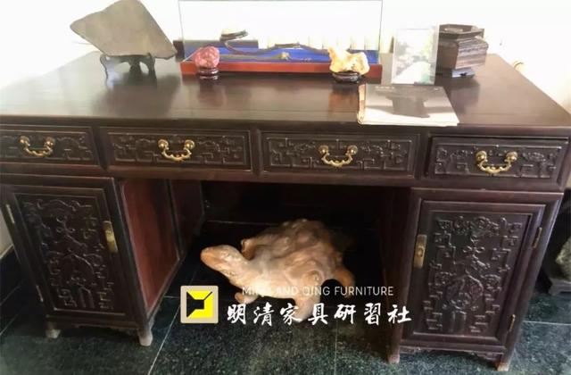 1980年花1400块钱买来的紫檀写字台,深藏38年后,在今天…… 1980年花1400块钱买来的紫檀写字台,深藏38年后,在今天……