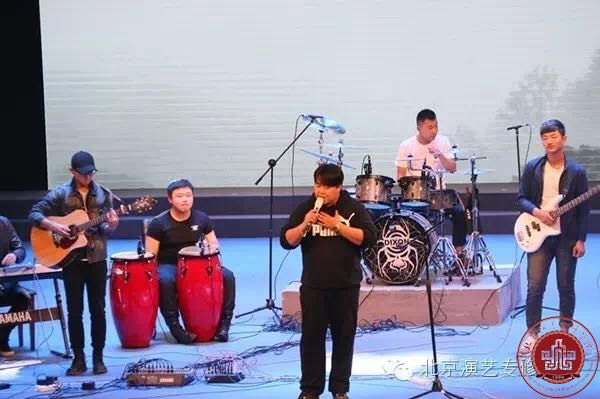 流行音乐学院与民谣社团共同打造音乐盛宴——民谣在路上 流行音乐学院与民谣社团共同打造音乐盛宴——民谣在路上