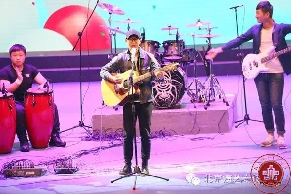 流行音乐学院与民谣社团共同打造音乐盛宴——民谣在路上 流行音乐学院与民谣社团共同打造音乐盛宴——民谣在路上