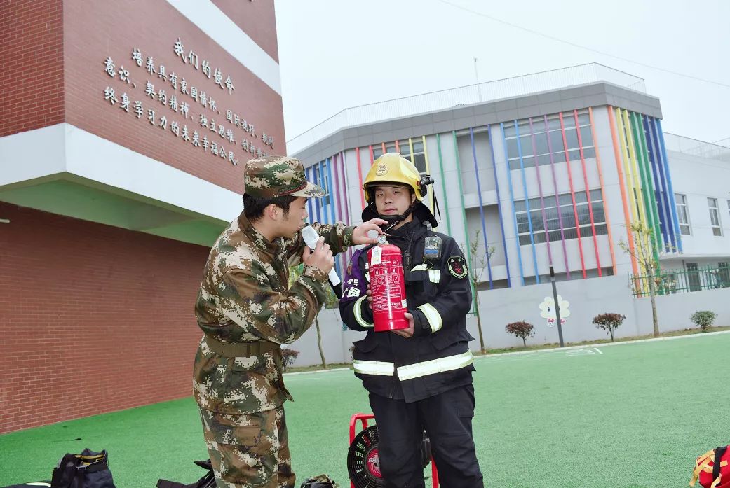 南京新书院悠谷学校第13周安全演习-- “消防车走进校园