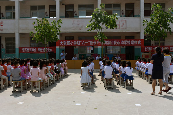 迎“六一”长兴钢构集团爱心捐赠走进原阳县葛埠口乡大张寨小学