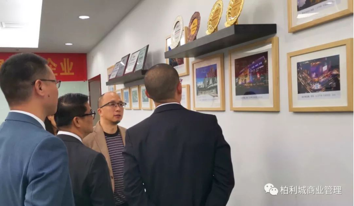 全联房地产商会商业地产研究会会长王永平一行莅临千赢国际下载交流座谈 全联房地产商会商业地产研究会会长王永平一行莅临千赢国际下载交流座谈