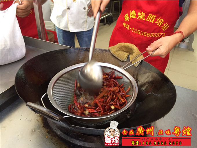 2018.10.27  制作麻辣卤味  麻辣卤味培训  麻辣鸭脖做法 