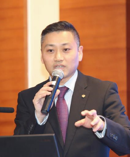 赵鹰 