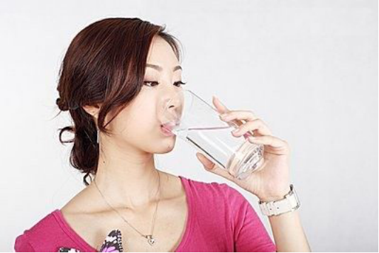 喝水可以延缓衰老？