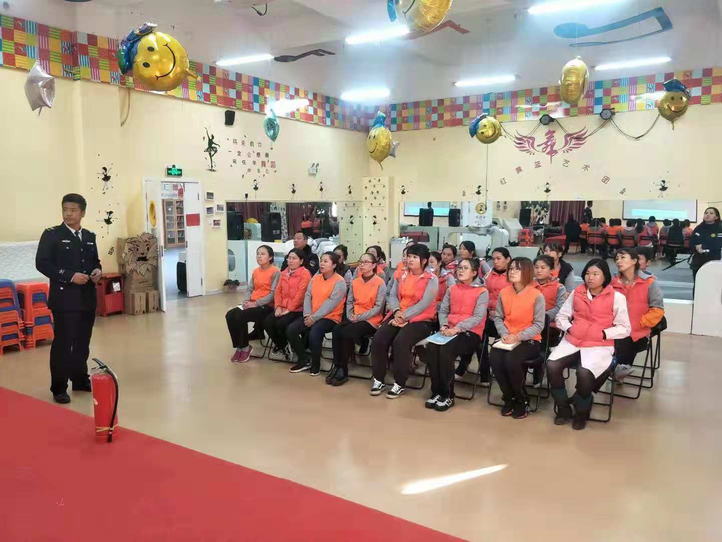 朝阳市红黄蓝幼儿园开展消防安全讲座