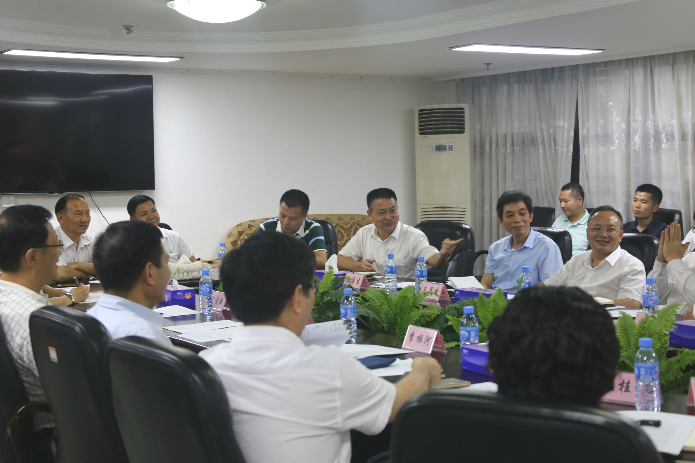 市政协调研组莅临我基督教深圳堂进行实地调研 市政协调研组莅临我基督教深圳堂进行实地调研