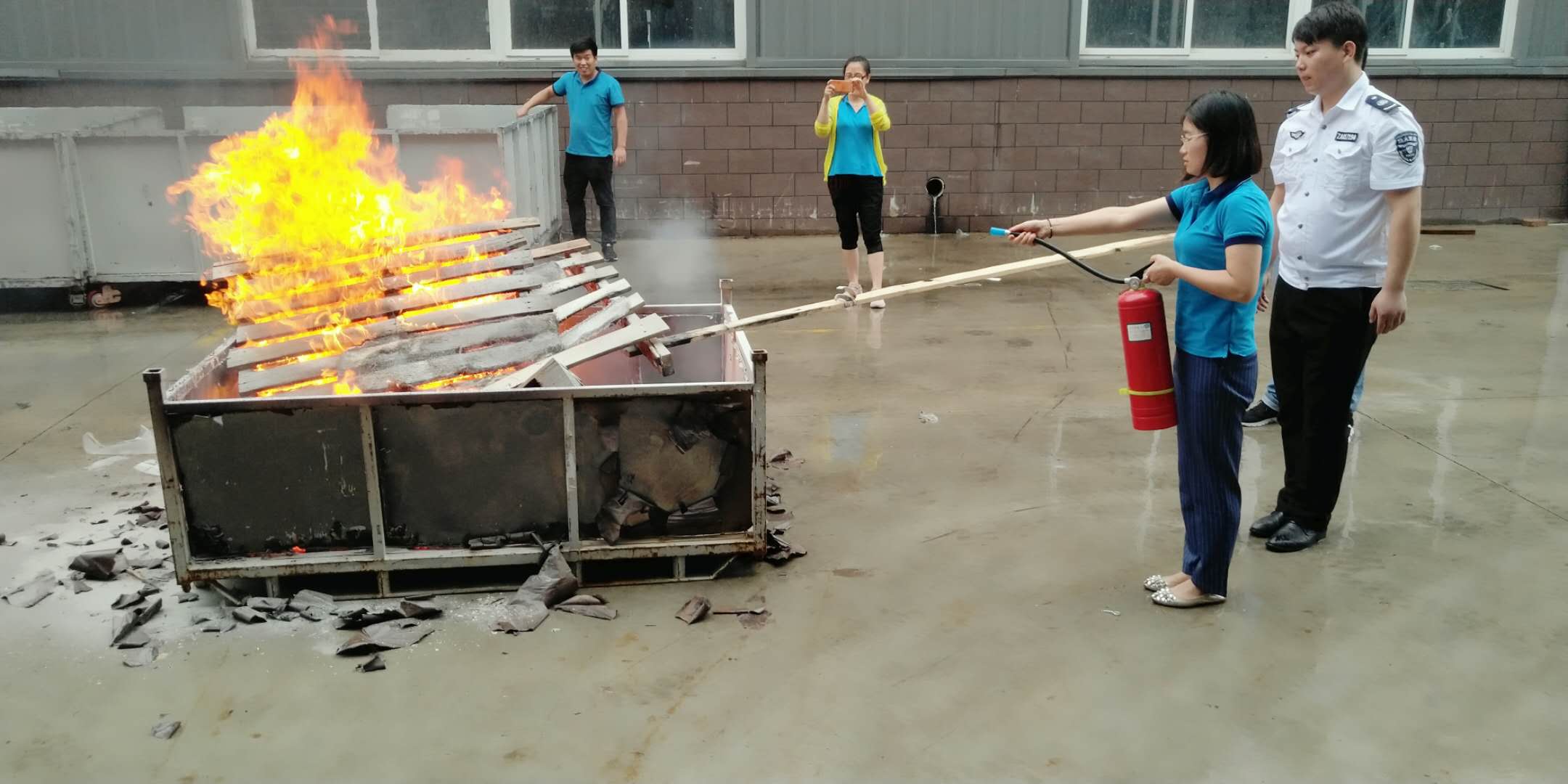 这场消防培训演练活动“热情似火”