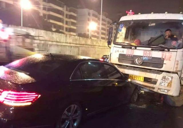 部分路段监控补光灯仍很亮 众司机称“太晃眼”盼调整 部分路段监控补光灯仍很亮 众司机称“太晃眼”盼调整