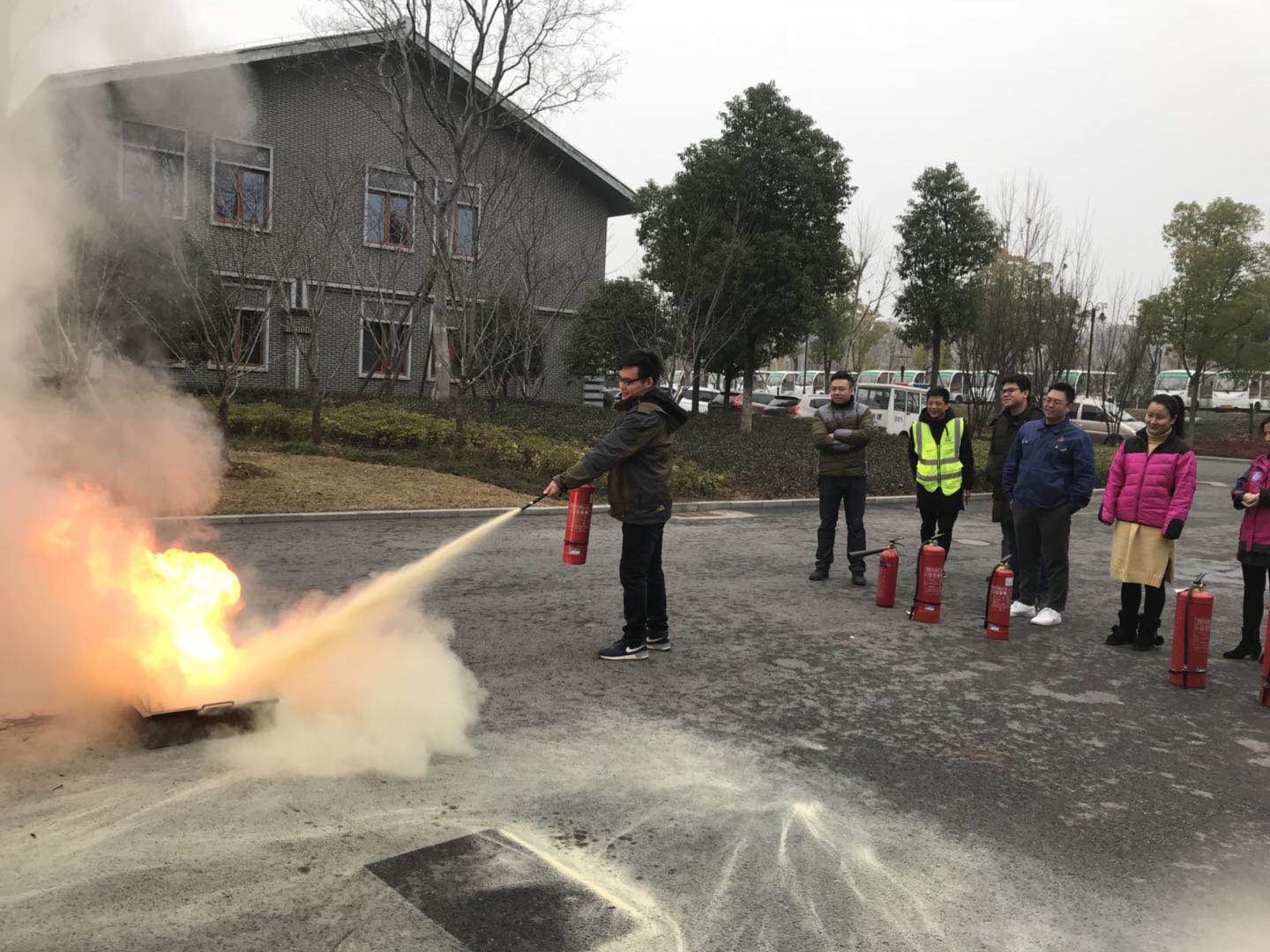 東湖隧道運(yùn)營管理部開展消防安全教育培訓(xùn)