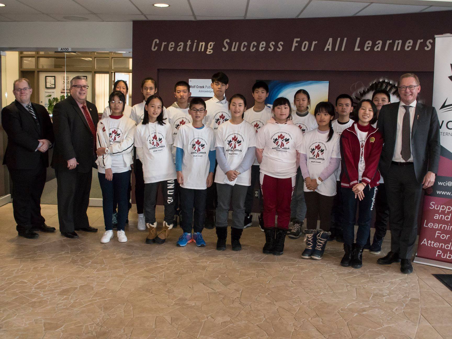 Wolf Creek Chinese Exchange Students Greet Education Minister