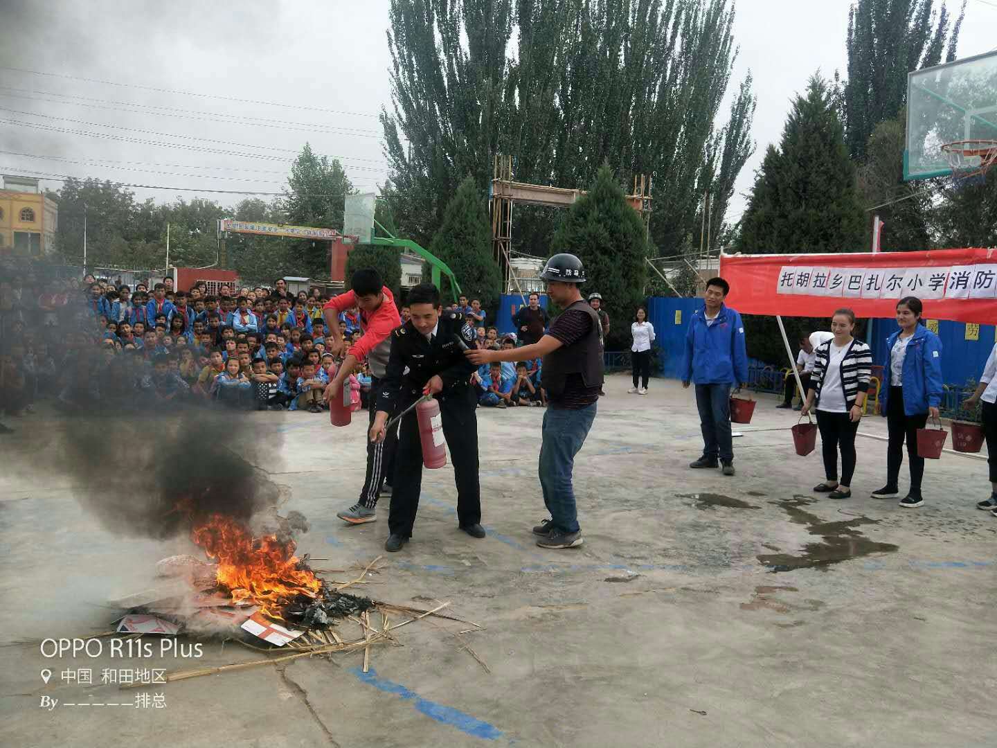 新疆和田地区墨玉县托胡拉乡巴扎尔小学开展消防应急演练