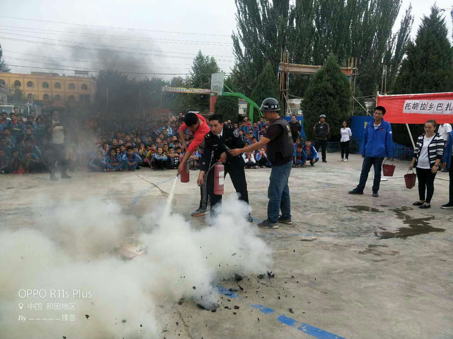 新疆和田地区墨玉县托胡拉乡巴扎尔小学开展消防应急演练
