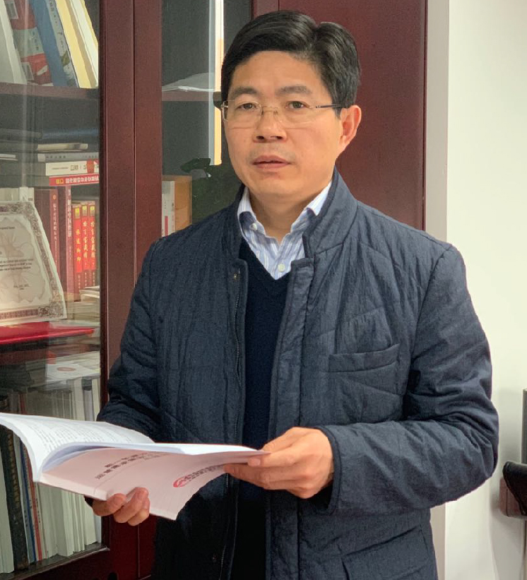 杨国伟