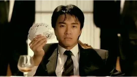 在扑克牌中,黑桃A相比其它花色,为什么画的都要大? 在扑克牌中,黑桃A相比其它花色,为什么画的都要大?