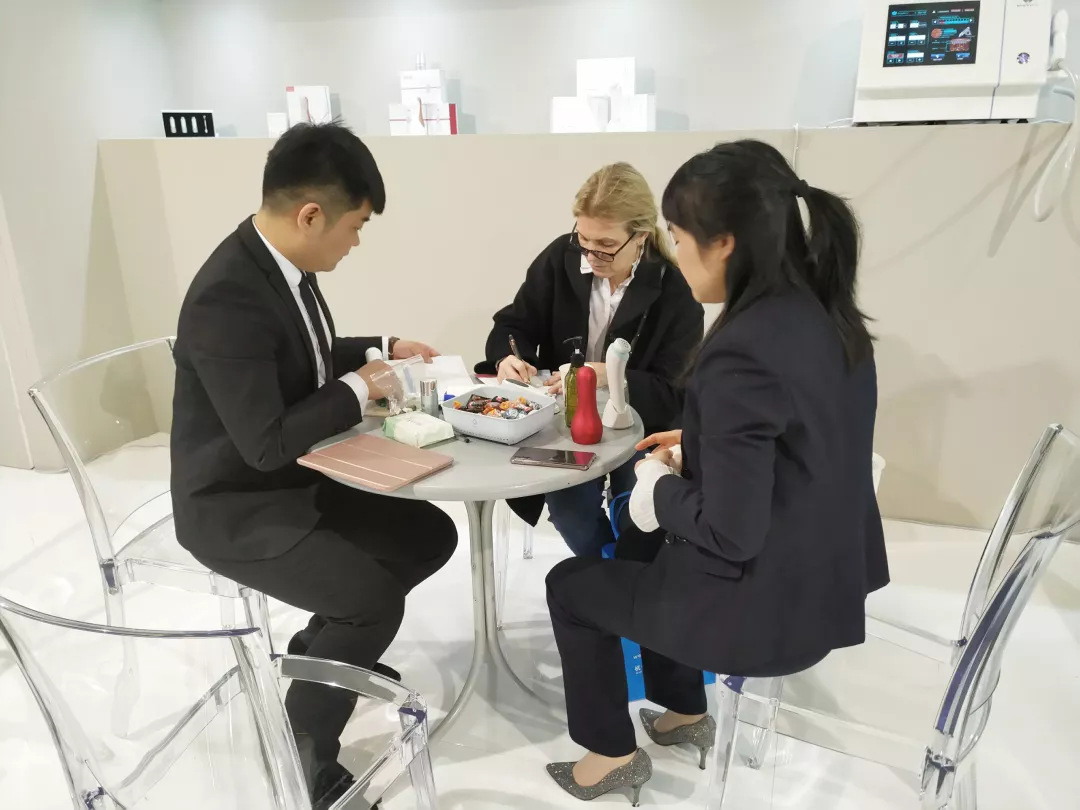 聚焦国际美容展丨BOB体育官网APP下载生物旗下西安伊蔓蒂电子科技有限公司实力绽放意大利博洛尼亚 国际美容展 聚焦国际美容展丨BOB体育官网APP下载生物旗下西安伊蔓蒂电子科技有限公司实力绽放意大利博洛尼亚 国际美容展