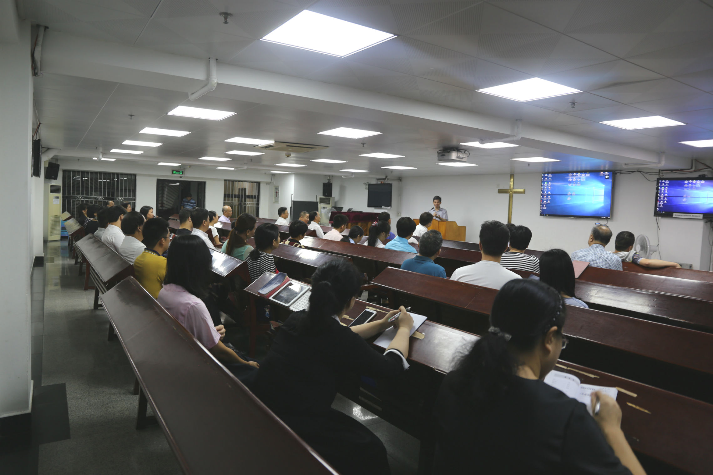 深圳市教牧同工举行退修会 深圳市教牧同工举行退修会