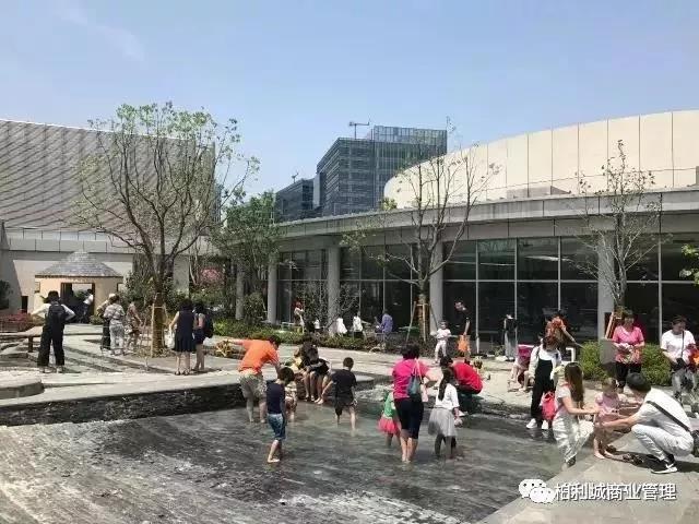 购物中心的顶层生意经,实用与颜值并重! 购物中心的顶层生意经,实用与颜值并重!