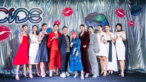 CIDE(丝绨)彩妆发布会璀璨落幕,跨界时尚大秀引动万千瞩目 CIDE(丝绨)彩妆发布会璀璨落幕,跨界时尚大秀引动万千瞩目