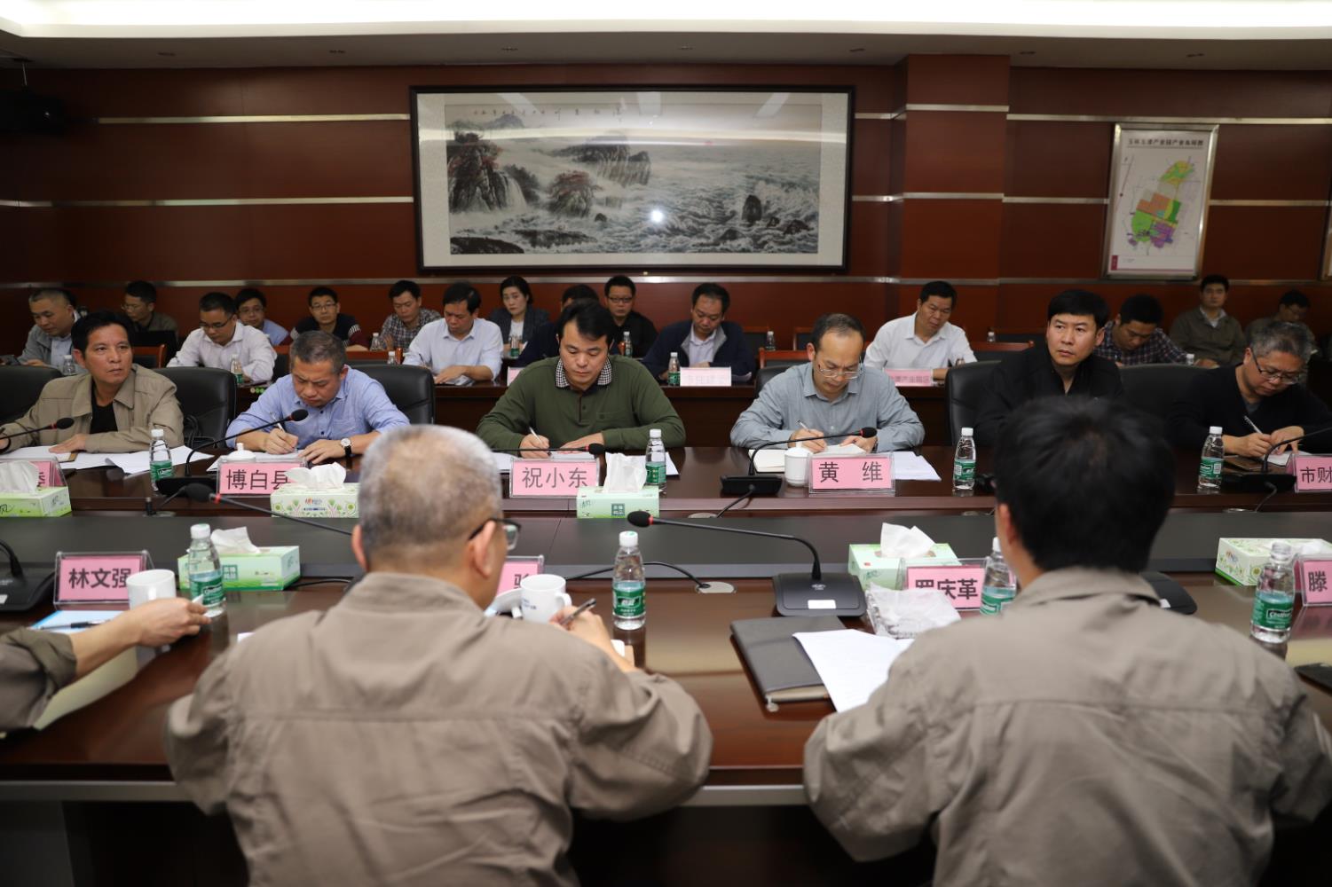 柳钢领导率队到玉林龙潭产业园考察并洽谈项目