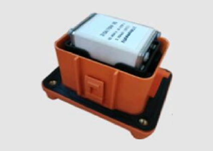 Energy storage pack, fuse for service switch