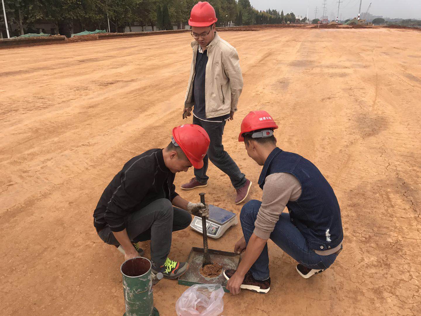 江北快速路第一標(biāo)段路基壓實(shí)度試驗(yàn)順利完成