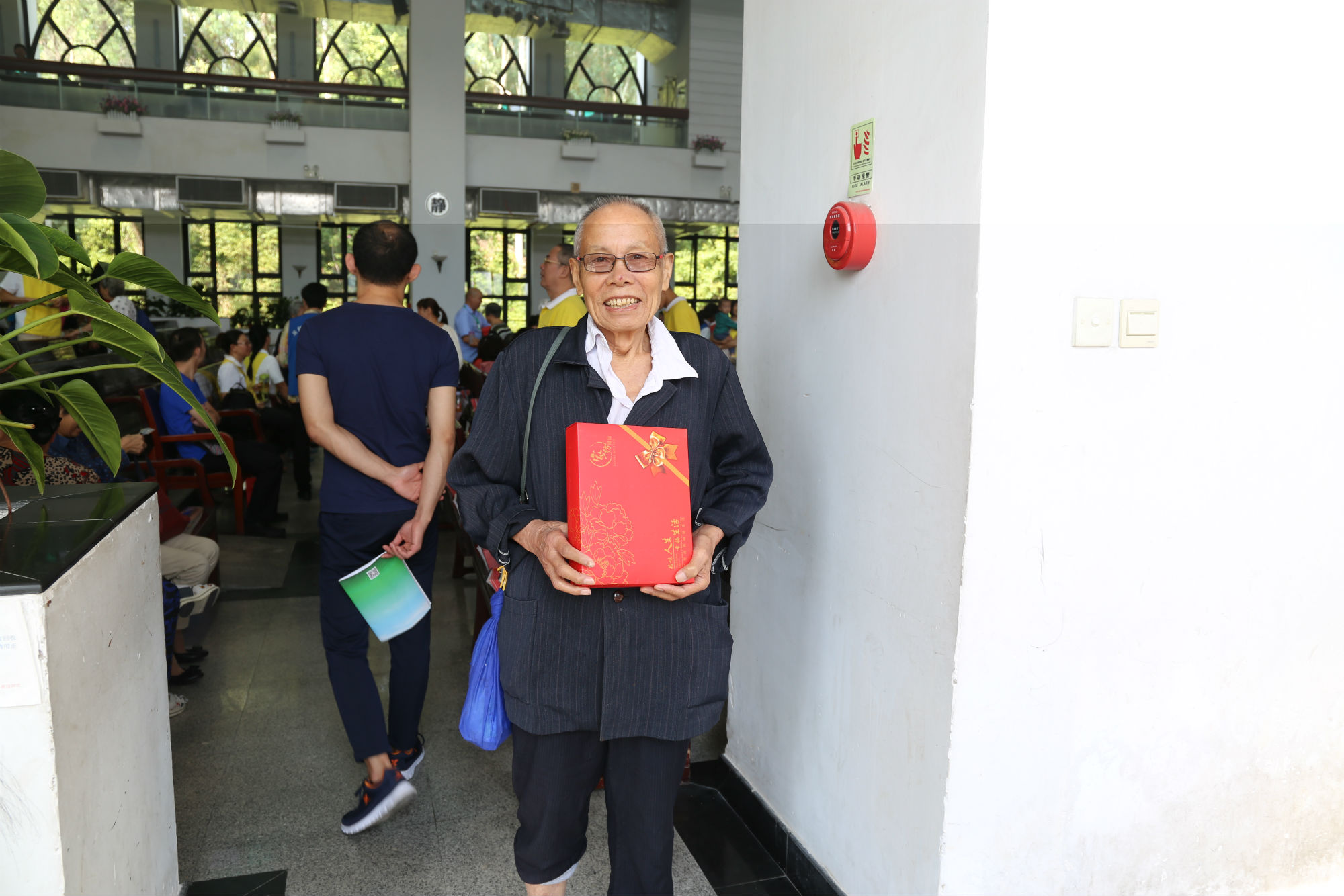 白发是智慧的冠冕——重阳节敬老孝亲活动 白发是智慧的冠冕——重阳节敬老孝亲活动